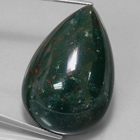 Heliotropo verde natural de 61,31 ct, en forma de pera, opaco