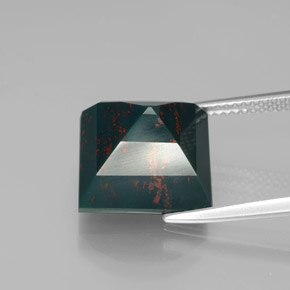 Sanguinaria Verde moteado natural de 9.60 ct, Cuadrado, Opaco