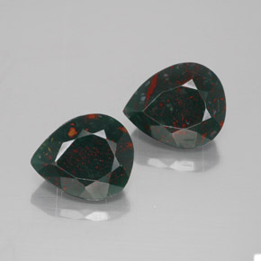 Gemas de heliotropo verde natural de  ct, en forma de pera, opaco