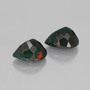 Gemas de heliotropo verde natural de  ct, en forma de pera, opaco