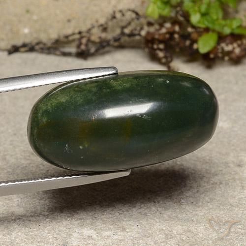 Sanguinaria Verde con rojo natural de 21.80 ct, Ovalada, Opaco