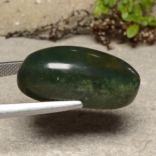 Sanguinaria Verde con rojo natural de 21.80 ct, Ovalada, Opaco