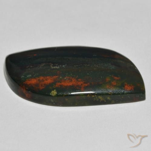 Sanguinaria Verde y rojo natural de 26.95 ct, Forma elegante, Opaco