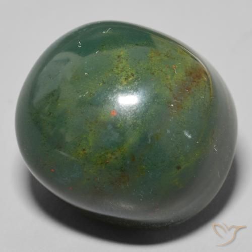 Sanguinaria Verde con rojo natural de 56.88 ct, Ovalada, Opaco