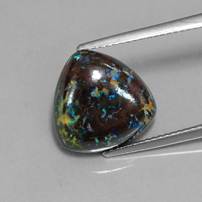 Ópalo boulder multicolor natural de 7,96 ct, trillón, opaco