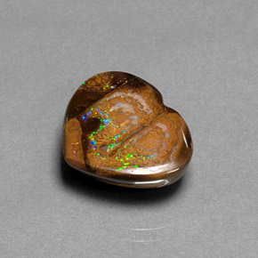 Ópalo boulder multicolor natural de 10,28 ct, forma de corazón, opaco