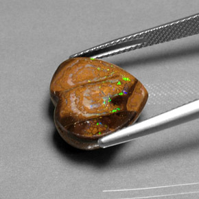Ópalo boulder multicolor natural de 10,28 ct, forma de corazón, opaco