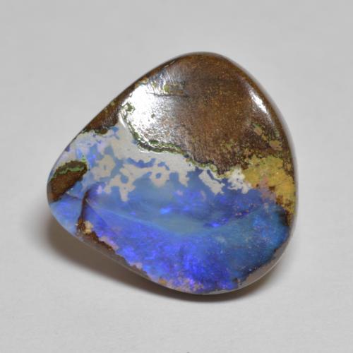 Ópalo boulder multicolor natural de 7,43 ct, en forma de pera, opaco