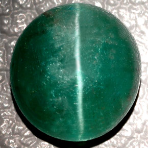 Apatita Ojo de Gato Verde natural de 2.57 ct, Corte Óvalo, Translúcido