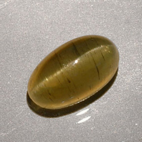 Apatita Ojo de Gato Dorado verdoso natural de 1.96 ct, Corte Óvalo, Translúcido