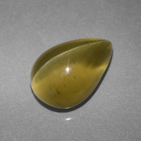 Apatita Ojo de Gato Verde dorado natural de 3.66 ct, En forma de pera, Translúcido