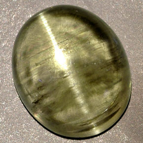 Cat's eye diaspore verde natural de 6,32 ct, transparente, transparente / translúcido
