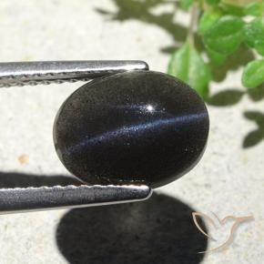 Escapolita Ojo de Gato Negro natural de 2.85 ct, Ovalada, Opaco
