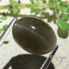 Escapolita Ojo de Gato Marrón claro medio natural de 4.70 ct, Ovalada, Translúcido