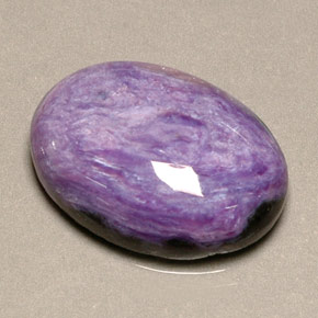 Charoíta violeta natural de 9,97 ct, corte óvalo, opaco