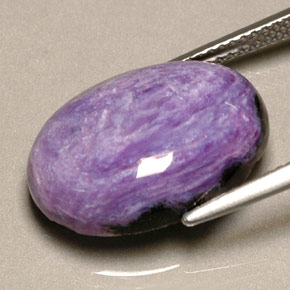 Charoíta violeta natural de 9,97 ct, corte óvalo, opaco