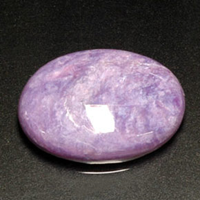 Charoíta violeta natural de 8,22 ct, corte óvalo, opaco
