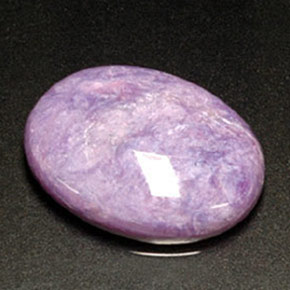 Charoíta violeta natural de 8,22 ct, corte óvalo, opaco