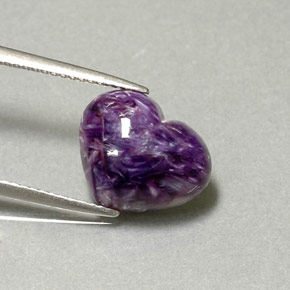 Charoíta violeta natural de 5,06 ct, forma de corazón, opaco