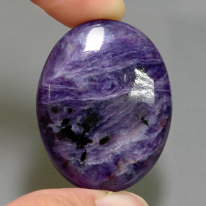 Charoíta Violeta natural de 54.26 ct, Corte Óvalo, Opaco