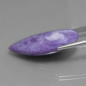 Charoíta Violeta natural de 21.50 ct, Forma elegante, Opaco