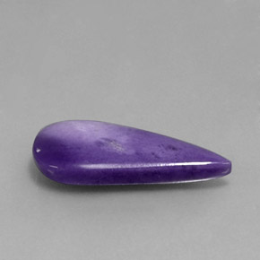 Charoíta violeta natural de 5,81 ct, en forma de pera, opaco