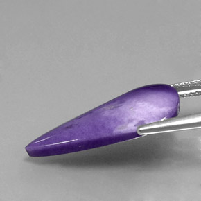 Charoíta violeta natural de 5,81 ct, en forma de pera, opaco
