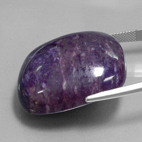Charoíta violeta natural de 82,05 ct, forma elegante, opaco