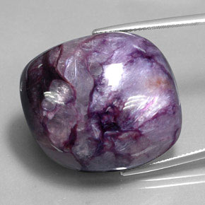 Charoíta Violeta natural de 73.87 ct, Forma elegante, Opaco