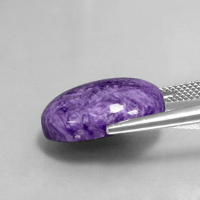 Charoíta violeta natural de 10,26 ct, corte óvalo, opaco