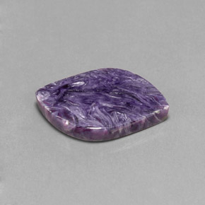 Charoíta violeta natural de 9,50 ct, forma elegante, opaco