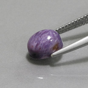 Charoíta violeta natural de 2,00 ct, corte óvalo, opaco