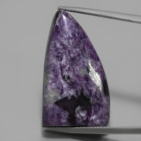 Charoíta violeta natural de 33,50 ct, forma elegante, opaco