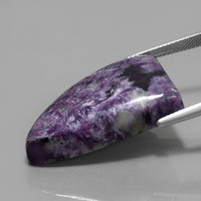 Charoíta violeta natural de 33,50 ct, forma elegante, opaco