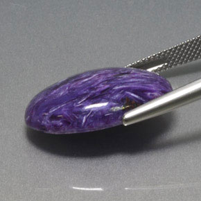 Charoíta Violeta natural de 14.32 ct, Corte Óvalo, Opaco