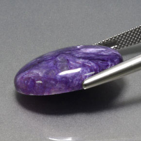Charoíta violeta natural de 15,50 ct, corte óvalo, opaco