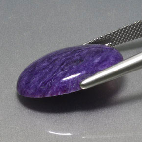 Charoíta Violeta natural de 11.88 ct, Corte Óvalo, Opaco