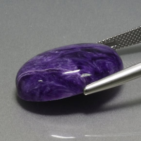 Charoíta Violeta natural de 17.06 ct, Corte Óvalo, Opaco