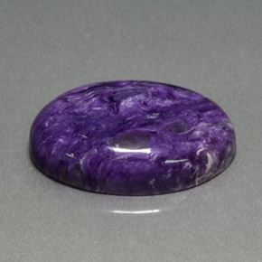 Charoíta violeta natural de 15,03 ct, corte óvalo, opaco