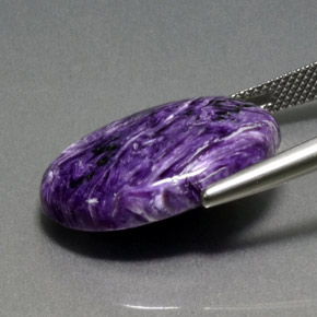 Charoíta violeta natural de 13,86 ct, corte óvalo, opaco