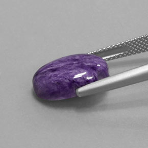 Charoíta violeta natural de 4,77 ct, corte óvalo, opaco