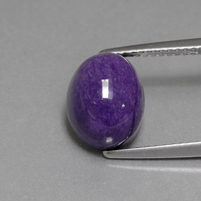 Charoíta violeta natural de 4,31 ct, corte óvalo, opaco