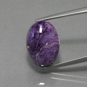 Charoíta violeta natural de 7,53 ct, corte óvalo, opaco