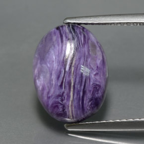 Charoíta violeta natural de 5,26 ct, corte óvalo, opaco