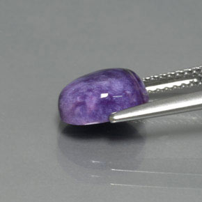 Charoíta violeta natural de 1,93 ct, corte óvalo, opaco