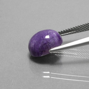 Charoíta Violeta natural de 4.20 ct, Corte Óvalo, Opaco