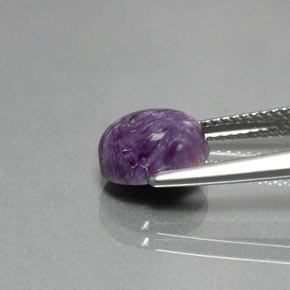 Charoíta violeta natural de 2,10 ct, corte óvalo, opaco
