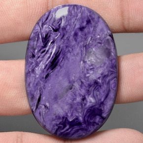 Charoíta Violeta natural de 84.93 ct, Corte Óvalo, Opaco