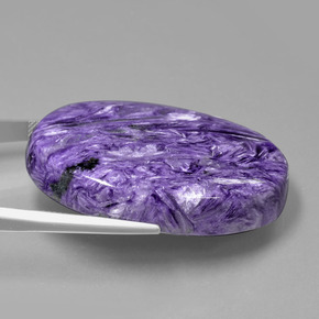 Charoíta violeta natural de 107,30 ct, corte óvalo, opaco