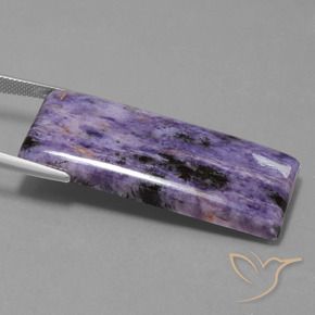 Charoíta Violeta oscuro natural de 58.04 ct, Corte Baguette, Opaco